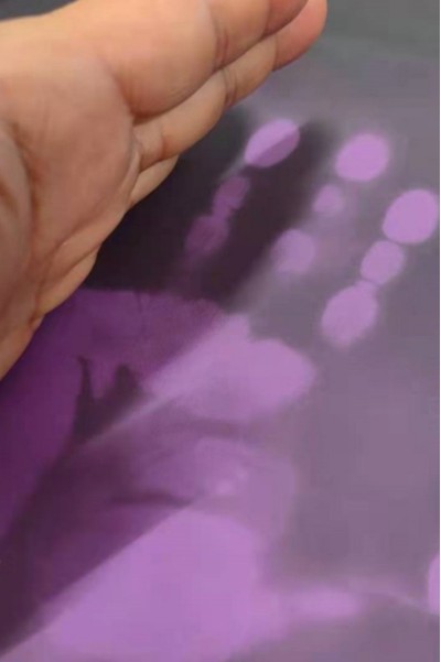 DG-CW Thermochromic Reflective Fabric - A multi-color, temperature-sensitive reflective fabric.  This special color-changing fabric is made of polyester and changes from purple to pink at a temperature of 28°C.  Width: 1.40m; Thickness: 0.15mm; Weight: 28 45 degree